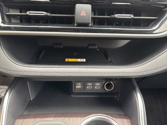 Used 2023 Toyota Highlander Platinum AWD/4WD image 14
