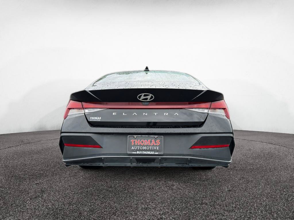 Certified 2024 Hyundai Elantra SE FWD image 6
