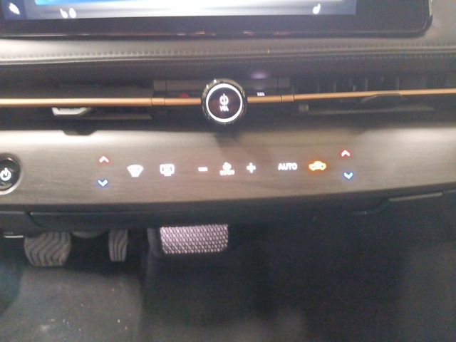 Used 2024 Nissan Ariya AWD image 18