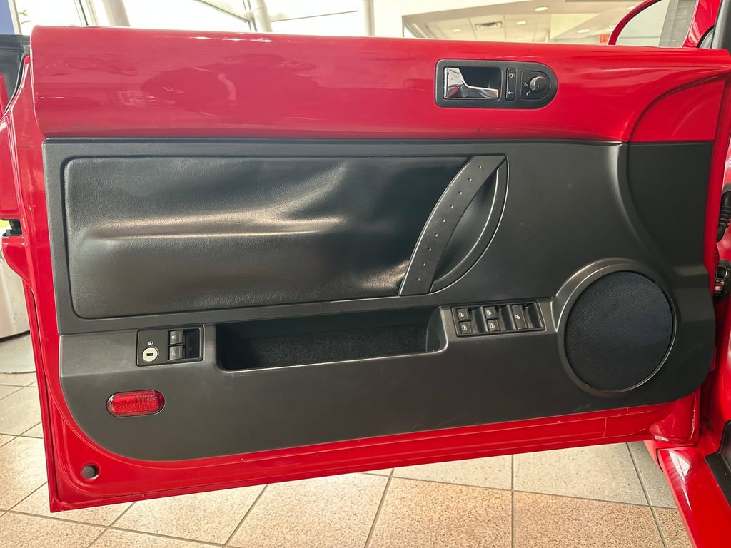 Used 2007 Volkswagen Beetle Convertible w/ Package 1 FWD image 4