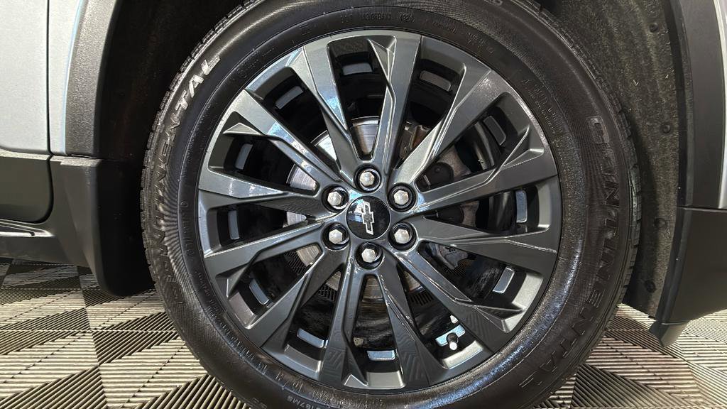 Used 2023 Chevrolet Traverse RS image 37