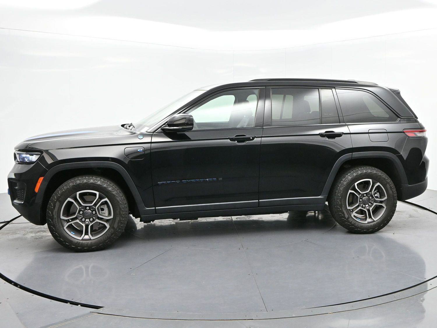 Used 2022 Jeep Grand Cherokee Trailhawk w/ Luxury Tech Group III AWD/4WD image 4