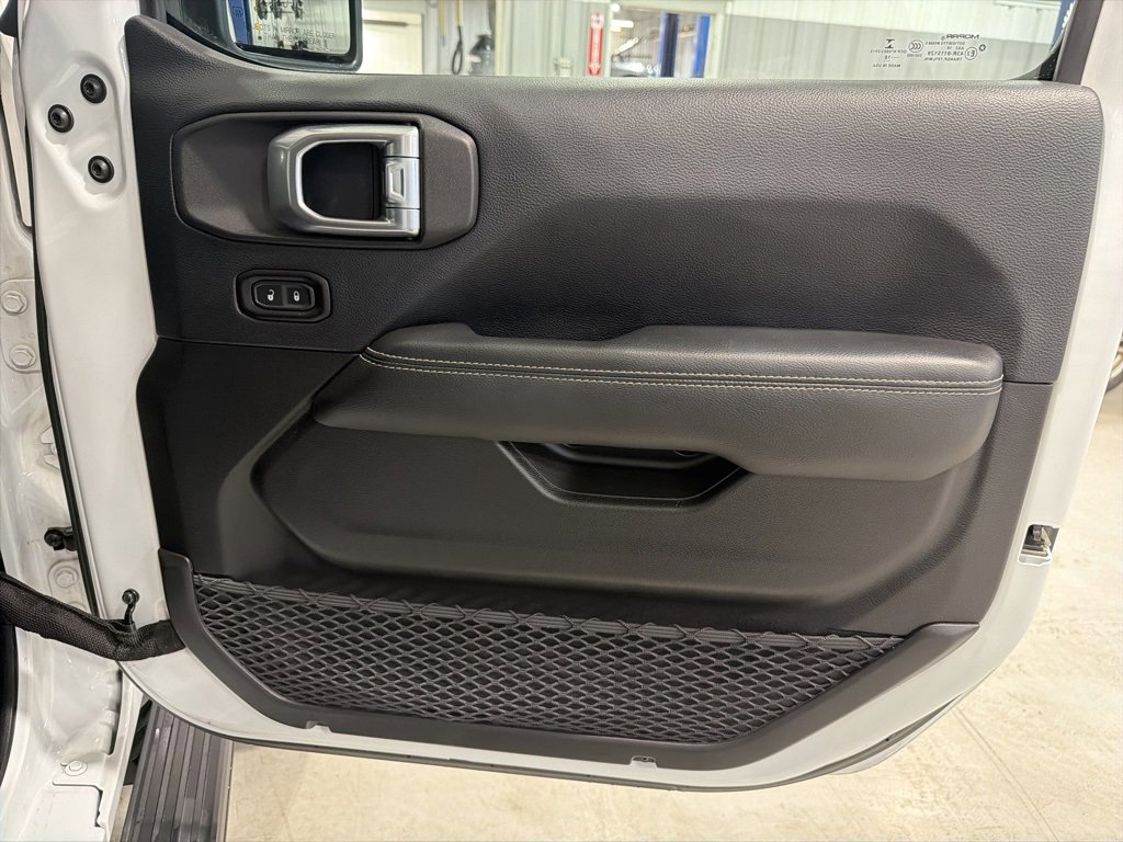 Used 2018 Jeep Wrangler Unlimited Sahara image 35