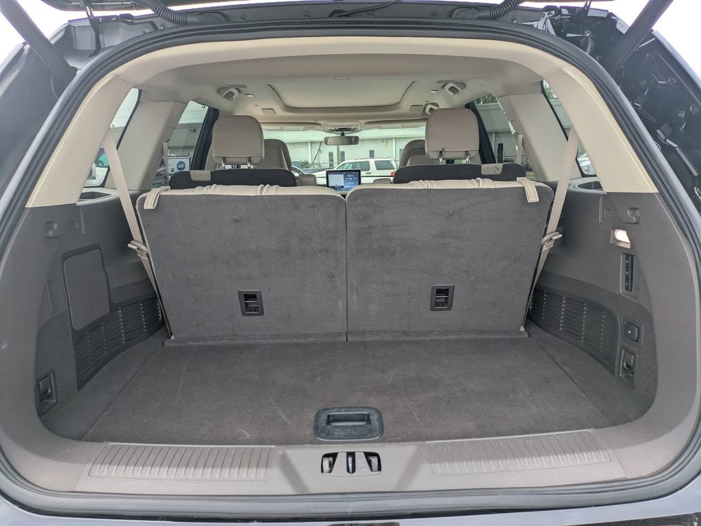 Used 2022 Lincoln Aviator Grand Touring w/ Equipment Group 301A AWD/4WD image 12