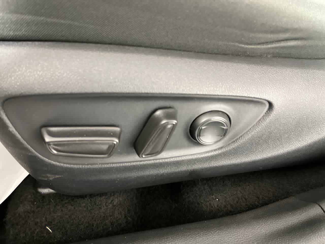 Used 2025 Toyota RAV4 XLE FWD image 14