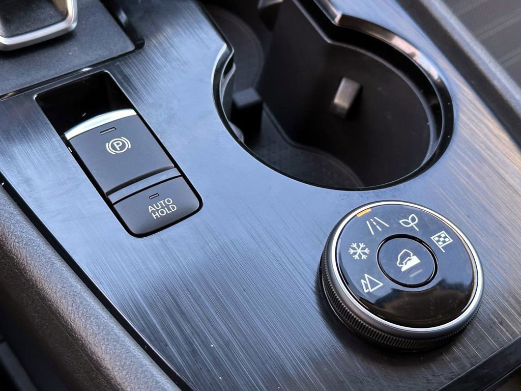 Certified 2025 Nissan Rogue SV image 32