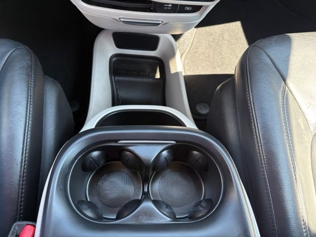 Used 2022 Chrysler Pacifica Touring-L FWD image 32