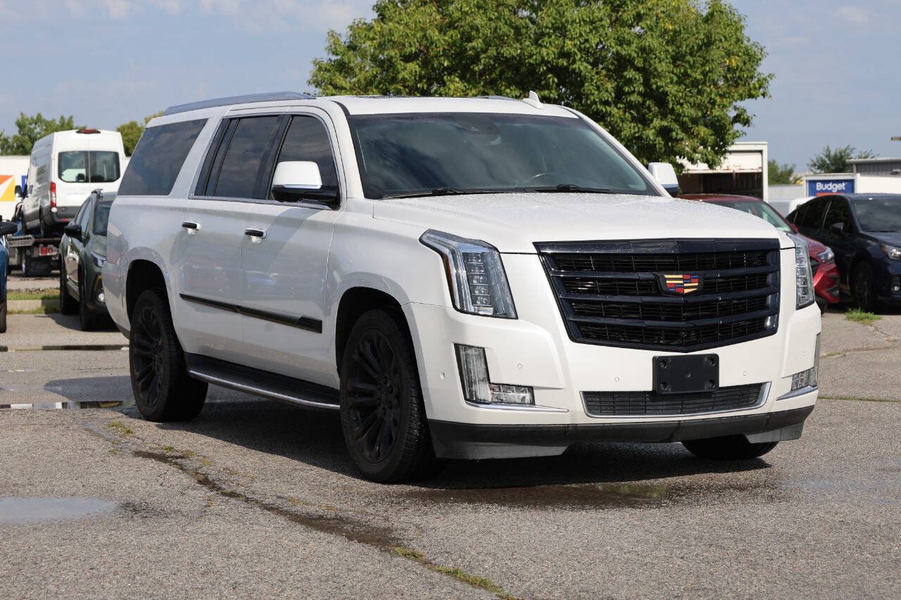 Used 2019 Cadillac Escalade ESV Luxury AWD/4WD image 4