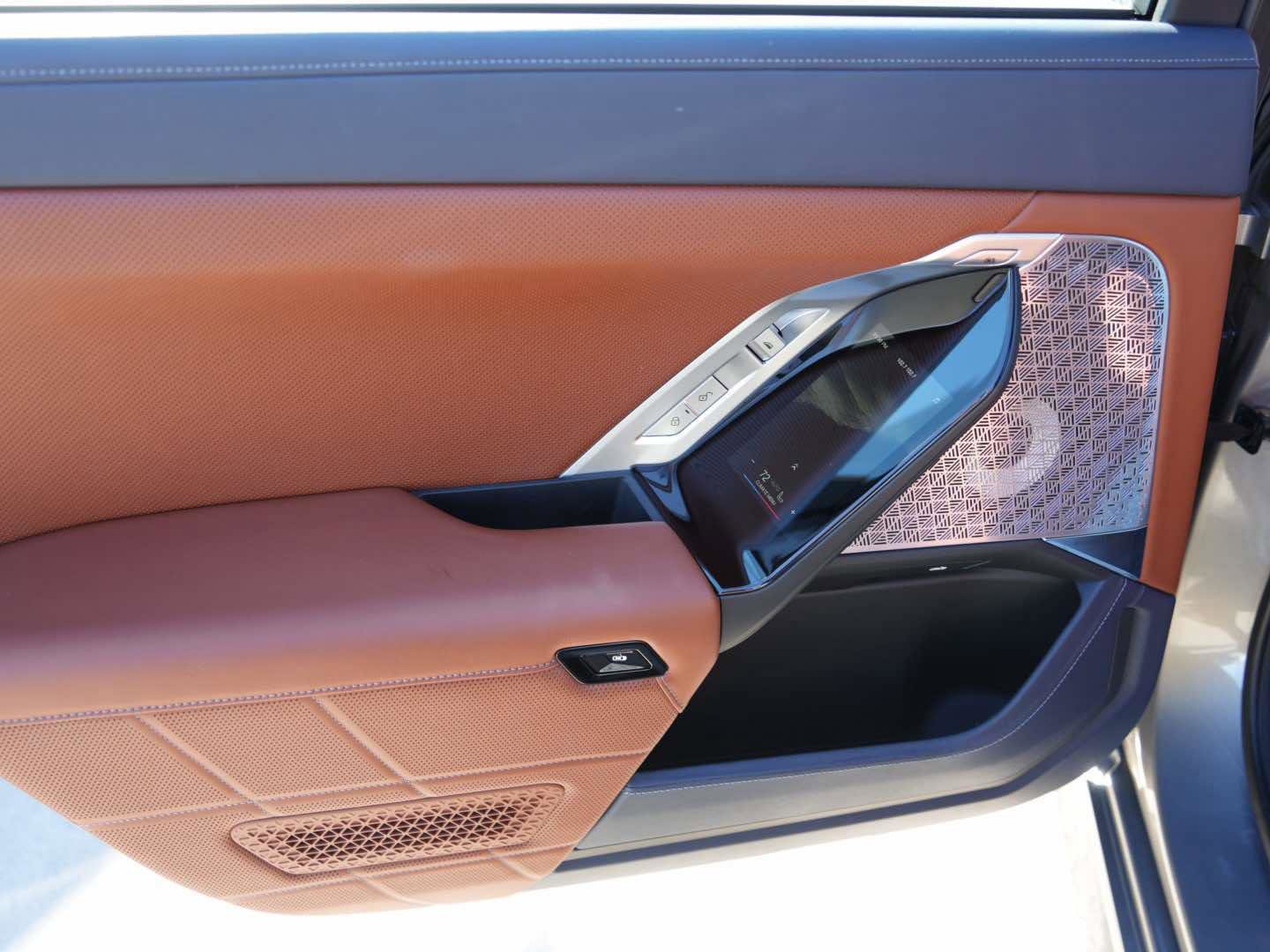 Certified 2024 BMW i7 M70 image 12