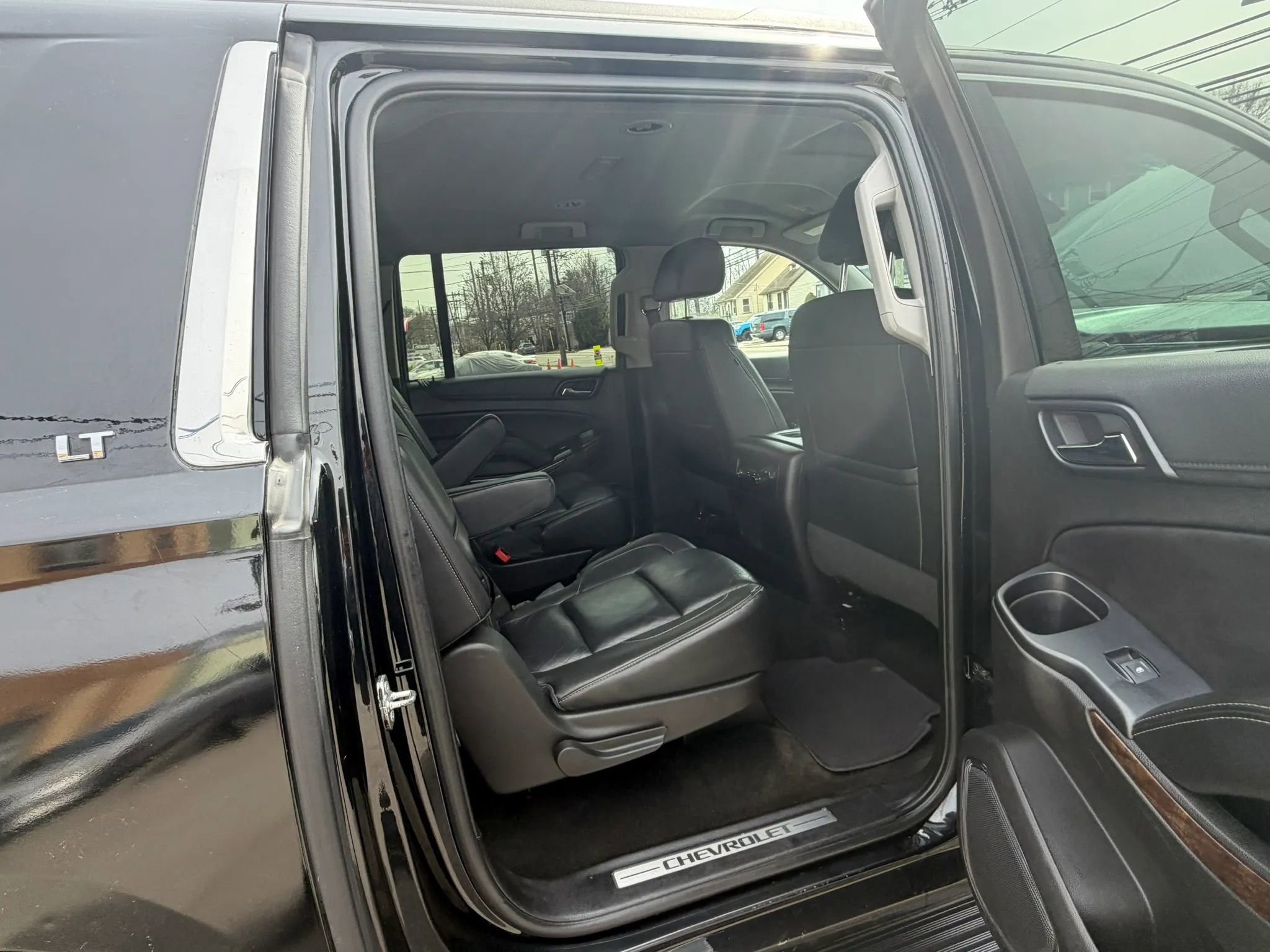 Used 2018 Chevrolet Suburban LT image 14