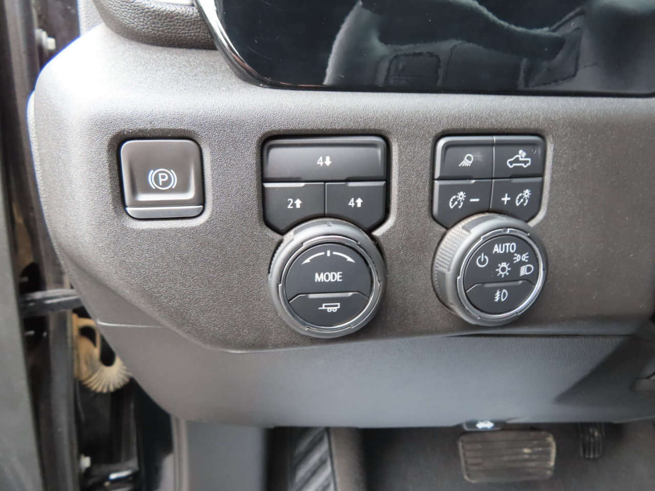 Used 2024 Chevrolet Silverado 3500 LT w/ Safety Package image 36