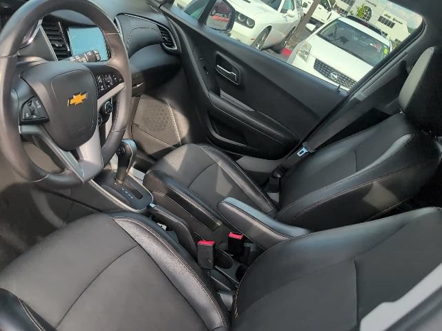 Used 2017 Chevrolet Trax LT w/ LT Convenience Package AWD/4WD image 12