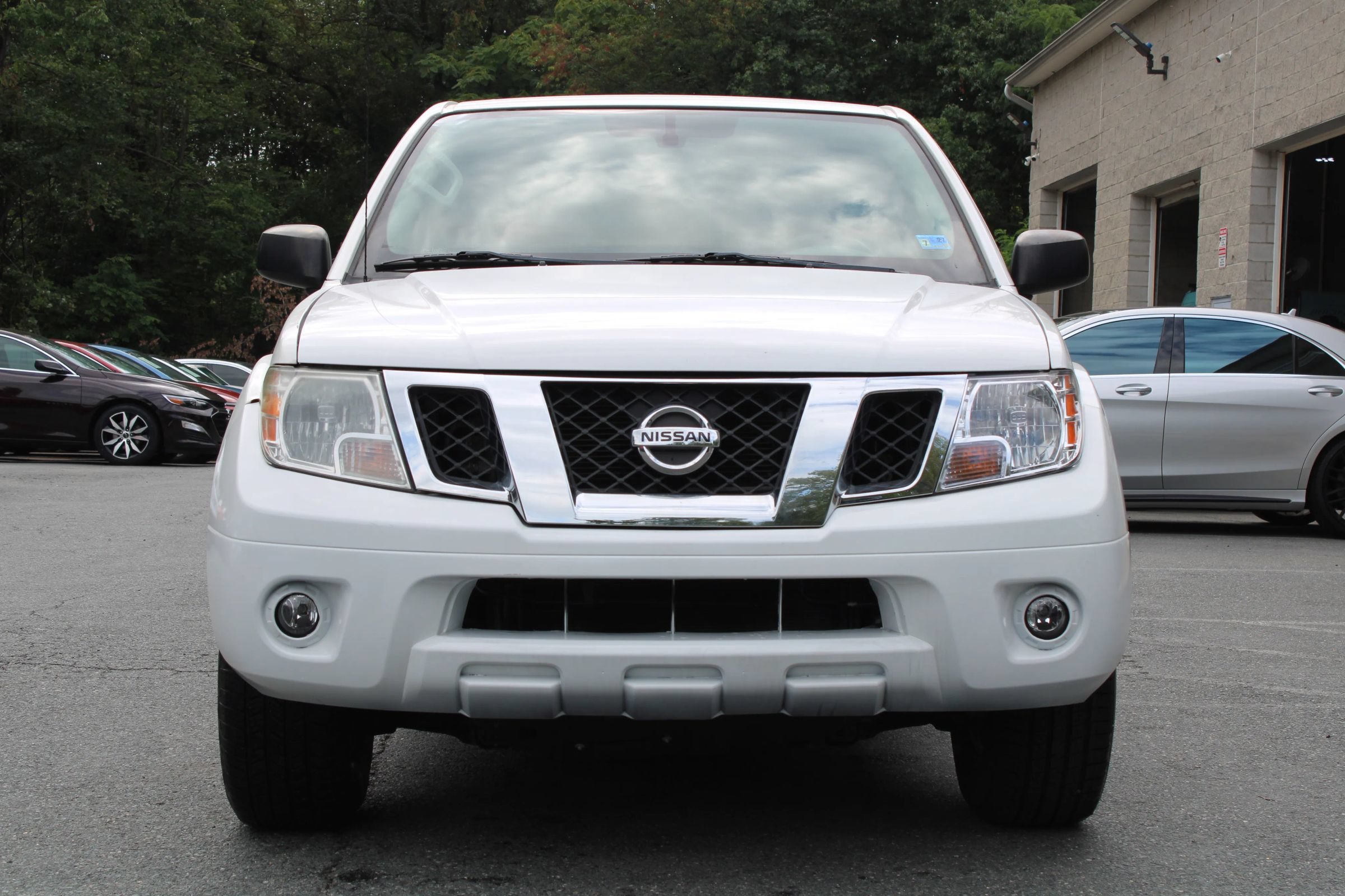 Used 2021 Nissan Frontier SV RWD image 2