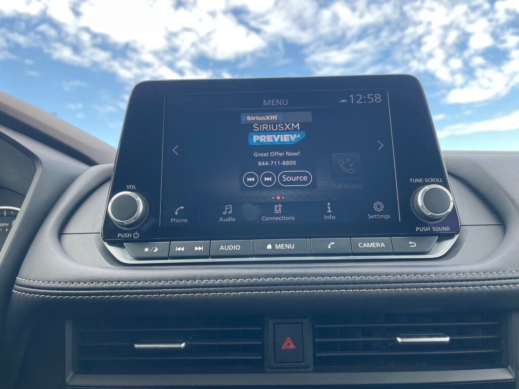 Used 2023 Nissan Rogue SV image 9