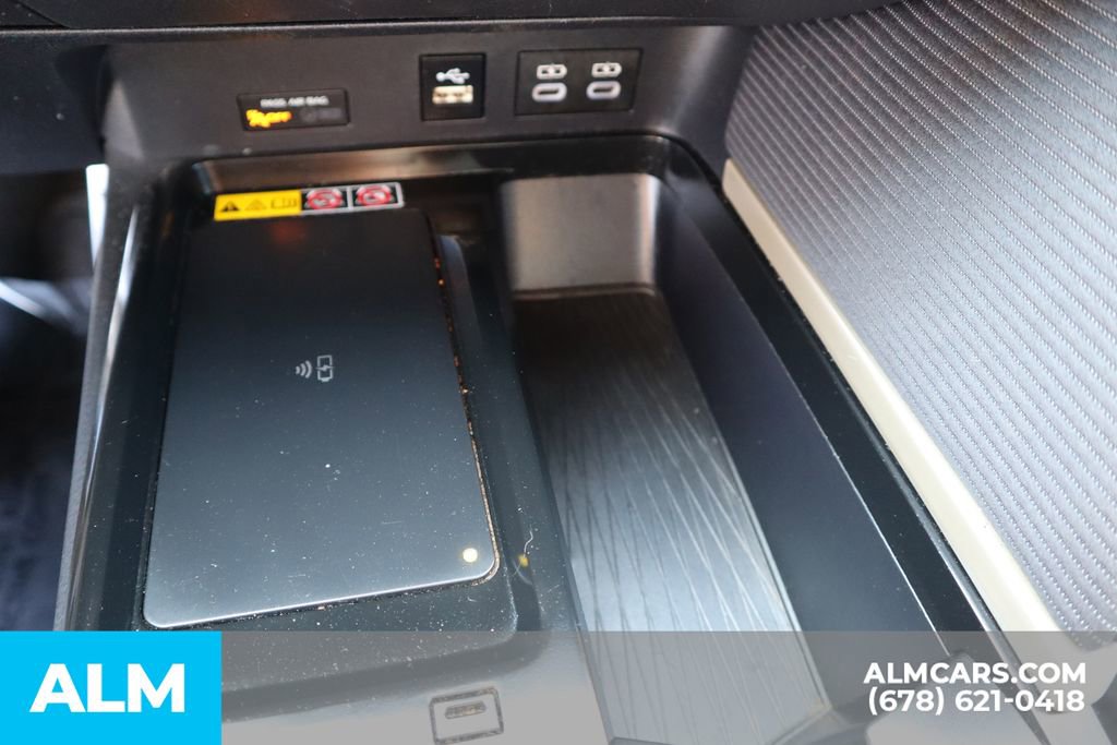 Used 2025 Toyota Camry SE image 30