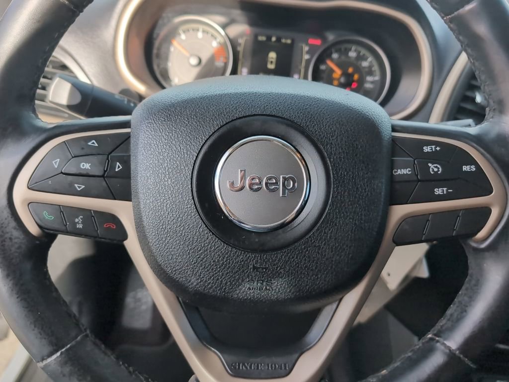 Used 2016 Jeep Cherokee Latitude image 12