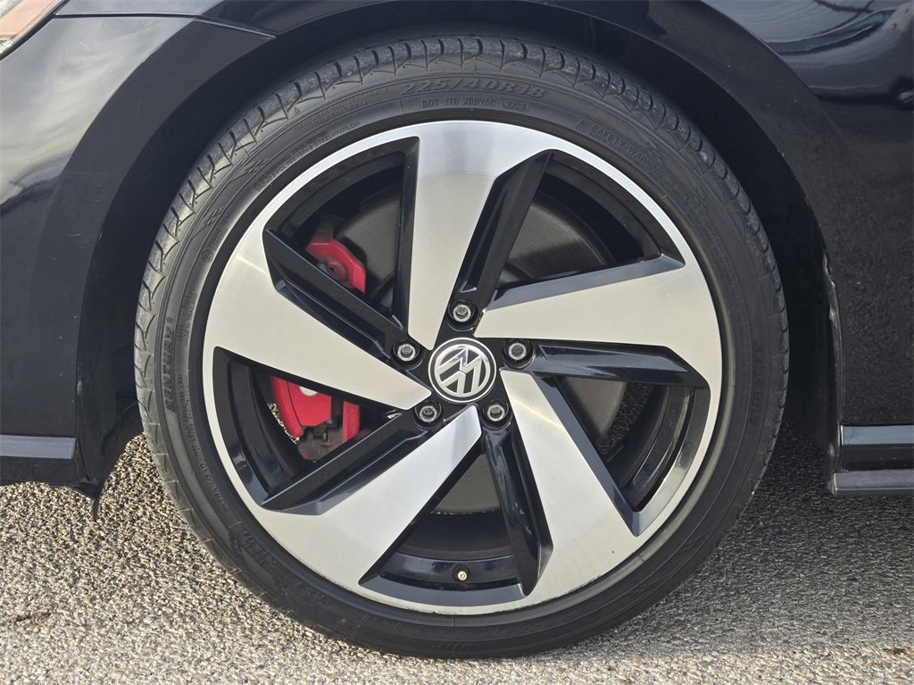 Used 2019 Volkswagen Golf 4-Door image 10