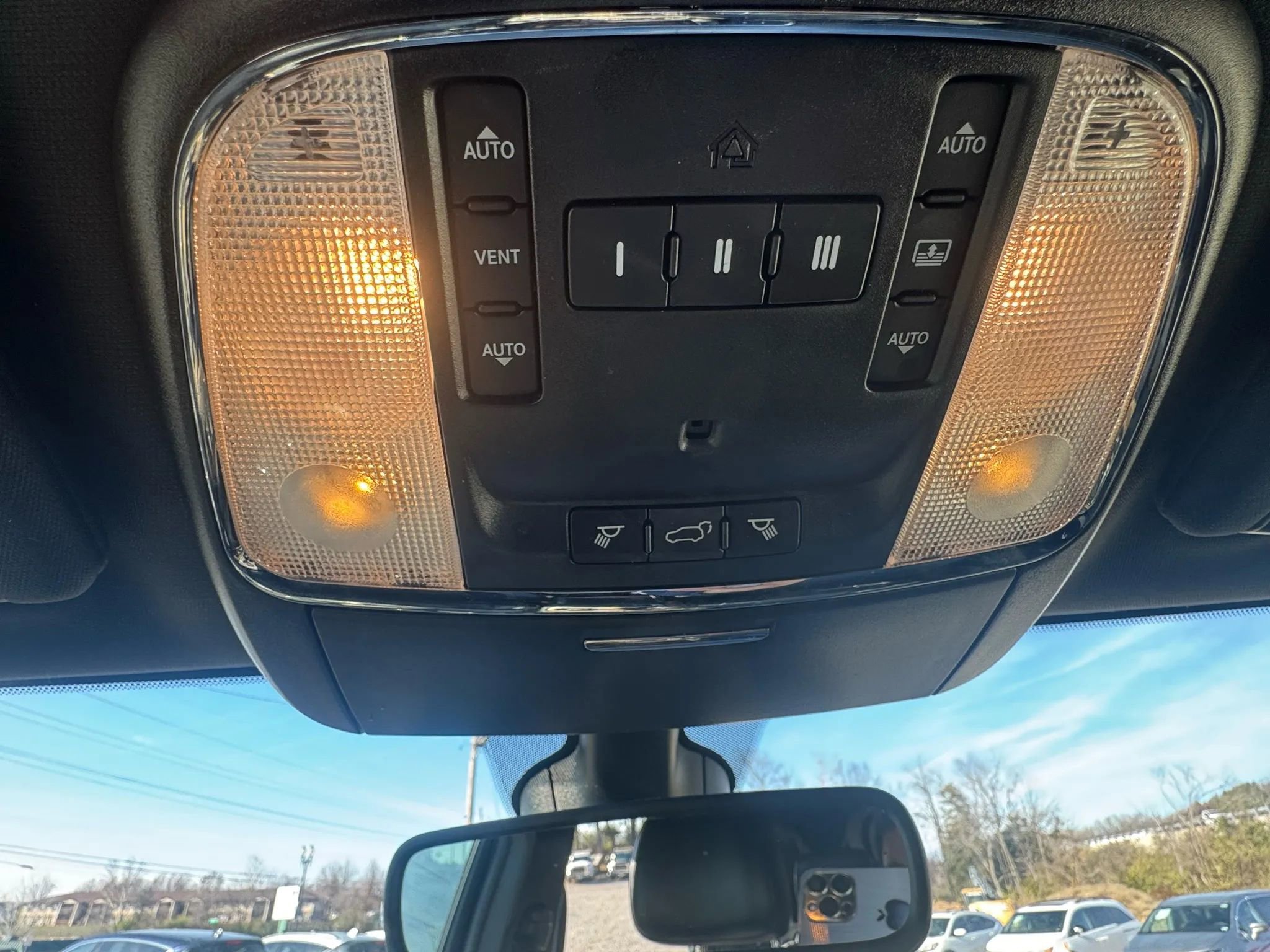 Used 2017 Jeep Grand Cherokee Limited w/ Luxury Group II image 24