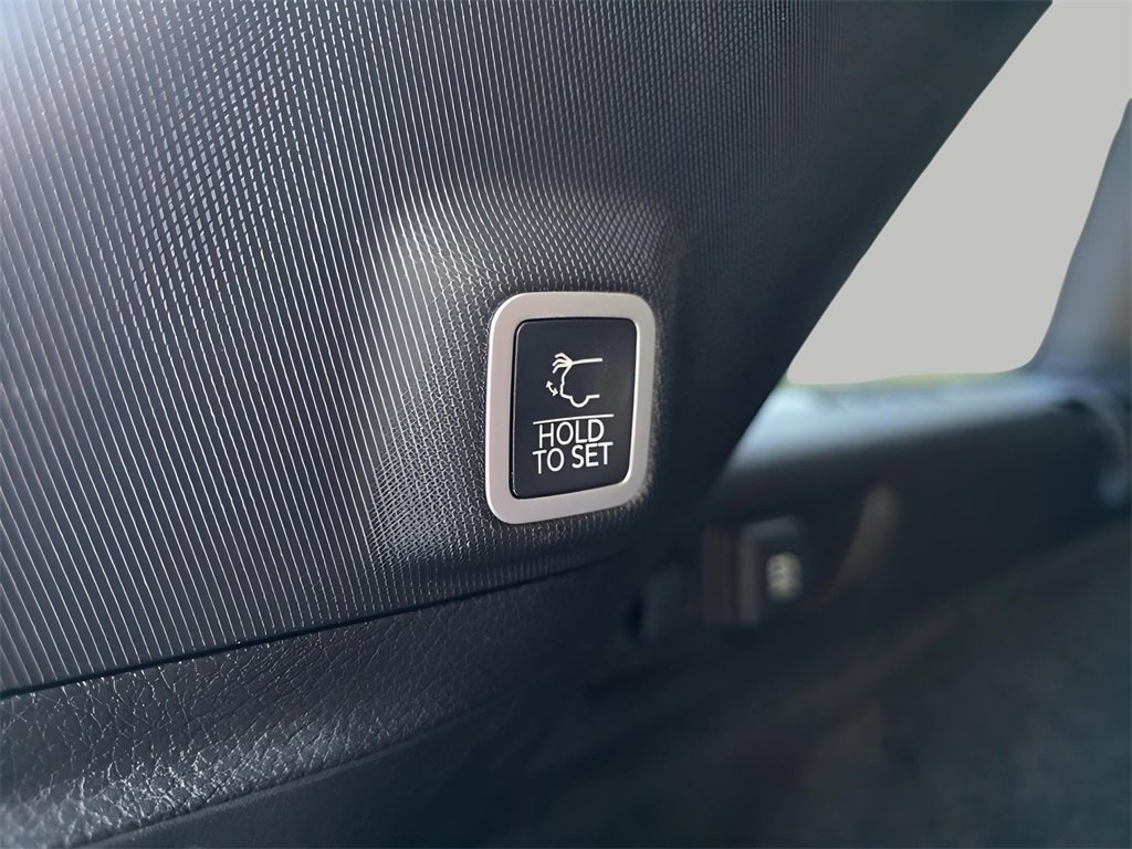 Used 2024 Jeep Grand Cherokee Overland w/ Luxury Tech Group IV image 9