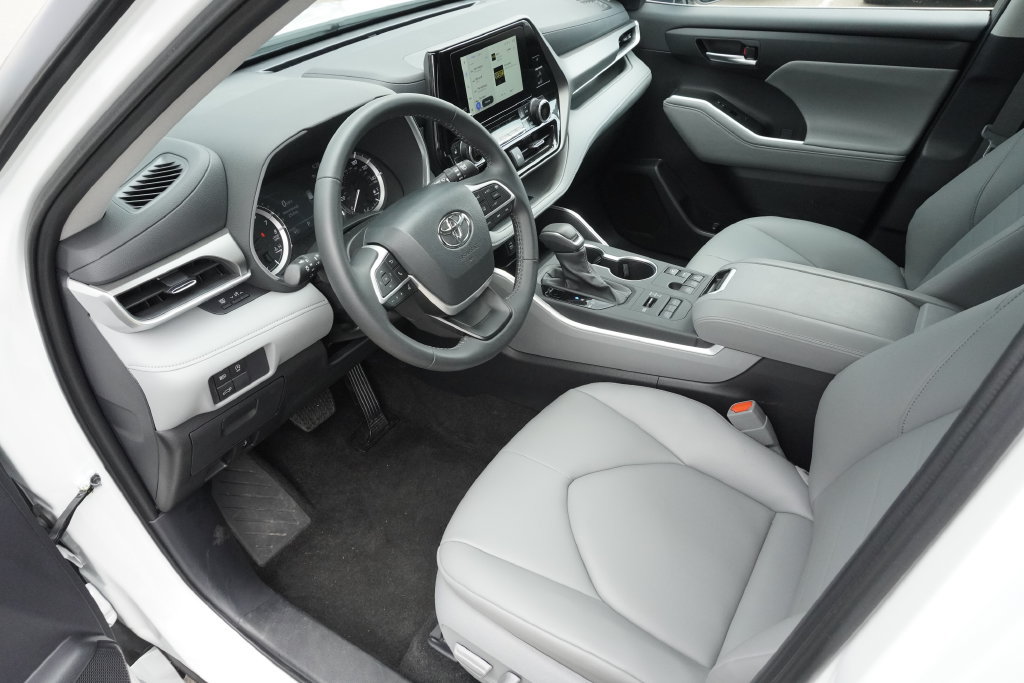 Used 2026 Toyota Highlander Limited AWD/4WD image 18