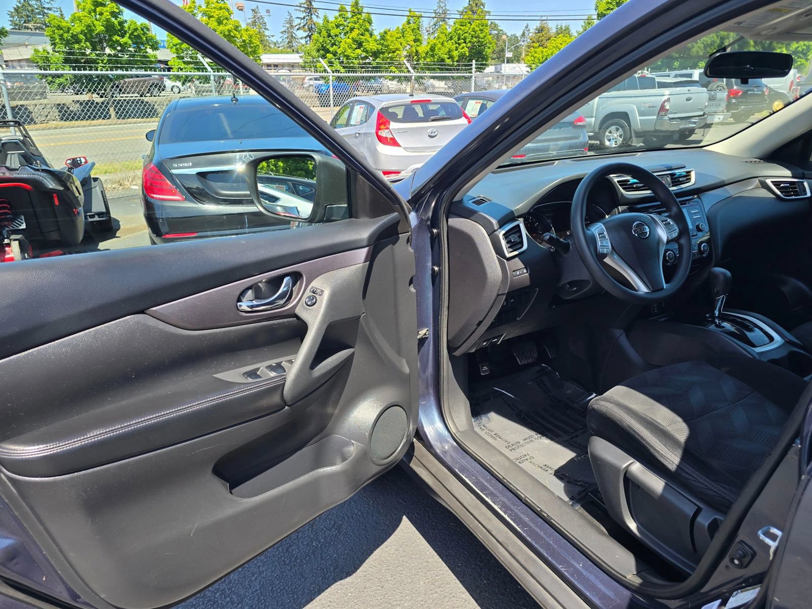Used 2016 Nissan Rogue S FWD image 18
