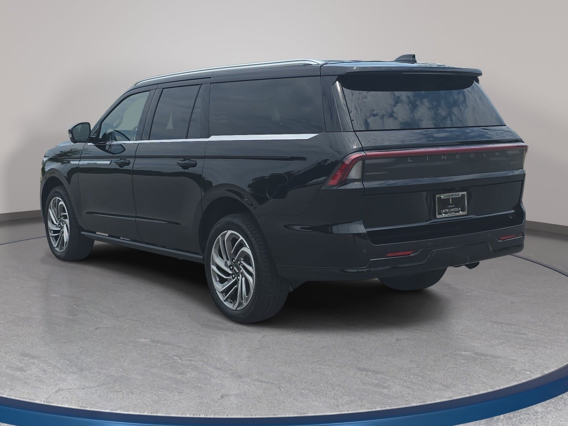 New 2026 Lincoln Navigator L Reserve AWD/4WD image 7