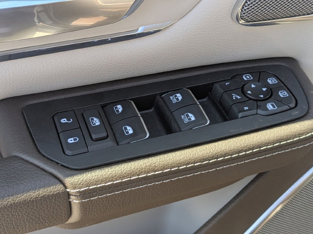 New 2026 RAM 1500 Laramie AWD/4WD image 17
