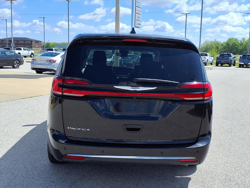 Used 2023 Chrysler Pacifica Touring-L FWD image 23