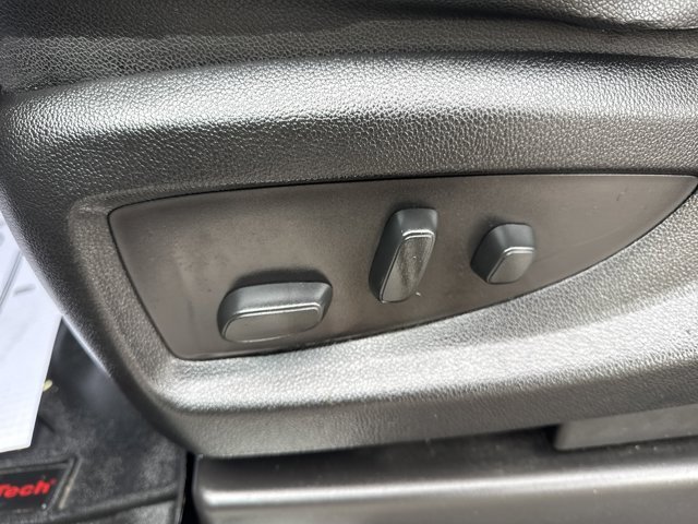 Used 2018 Chevrolet Suburban LT w/ Luxury Package image 19