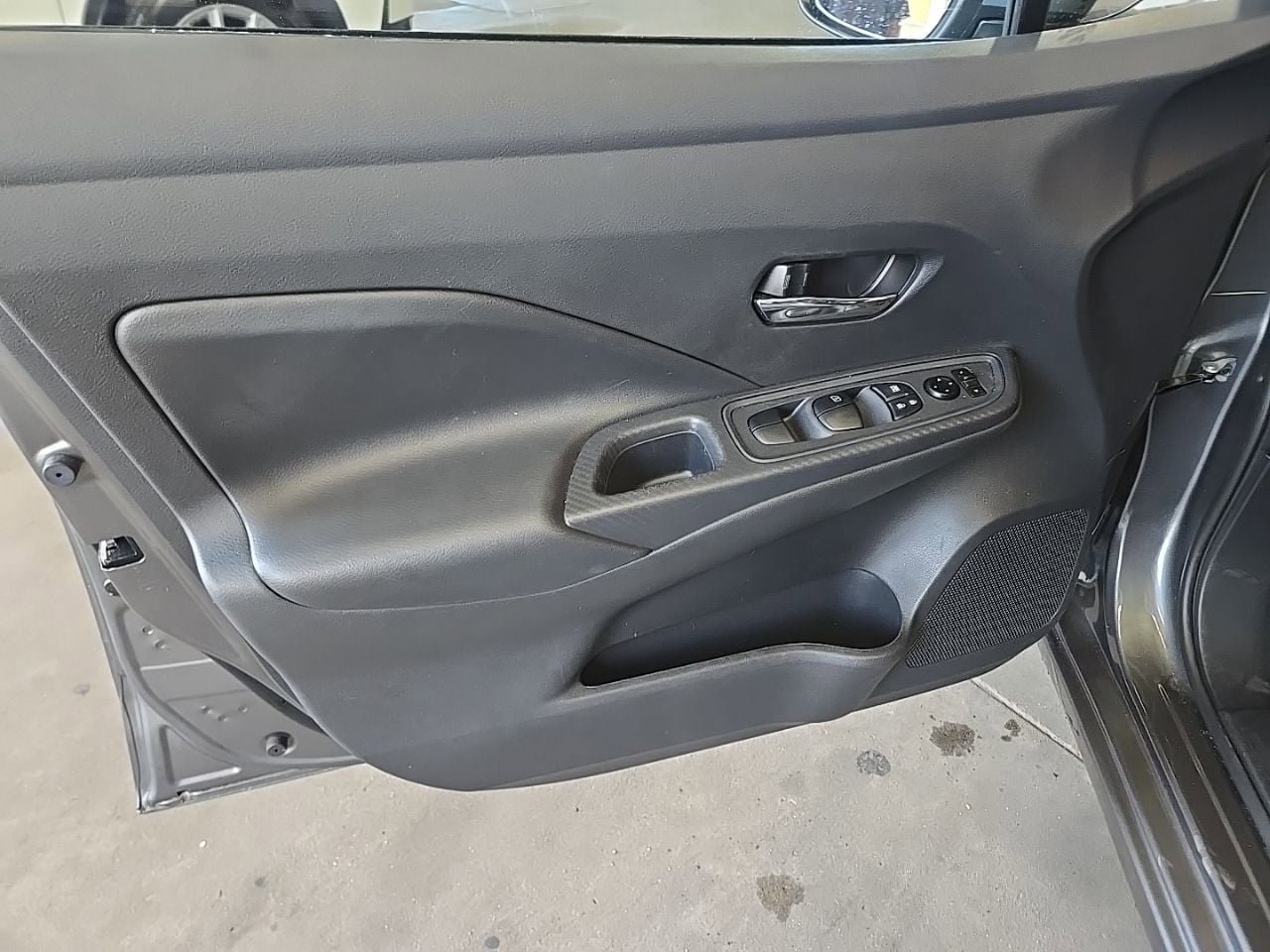 Certified 2025 Nissan Versa SV w/ Trunk Package FWD image 9