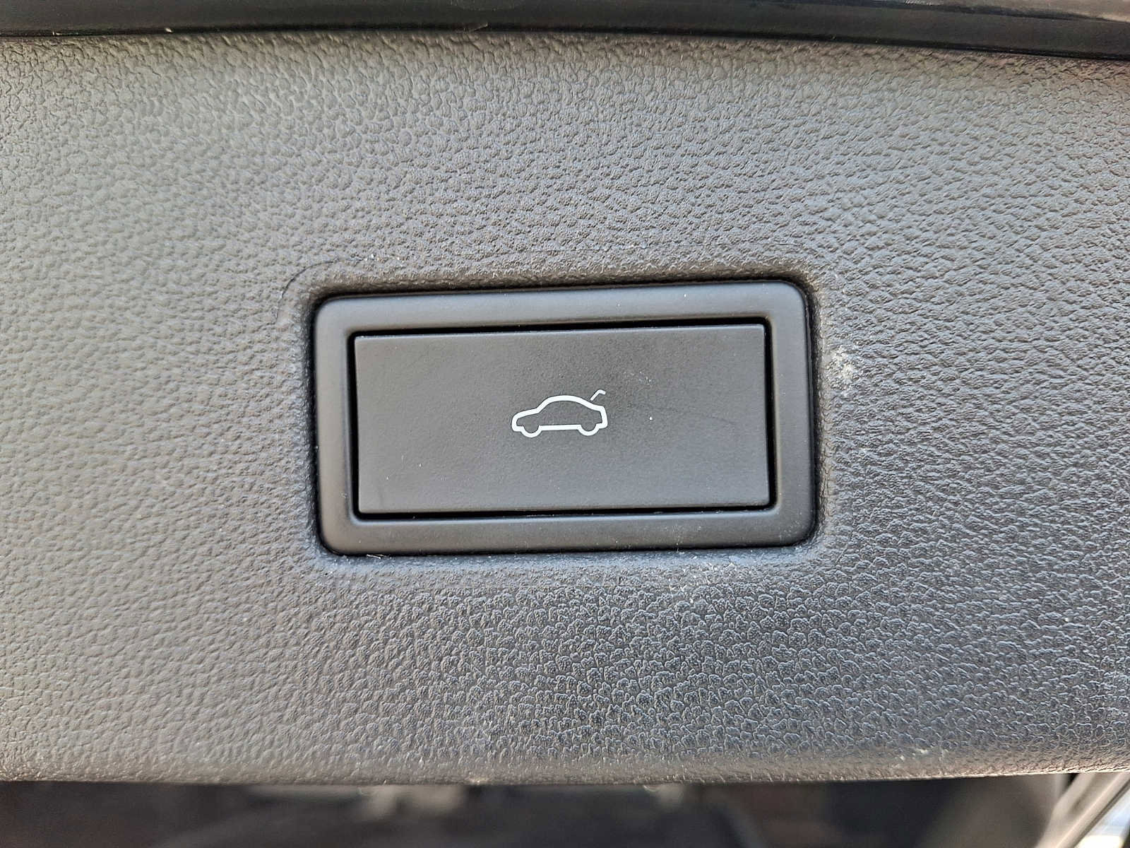 Certified 2023 Volkswagen Tiguan SEL R-Line image 28