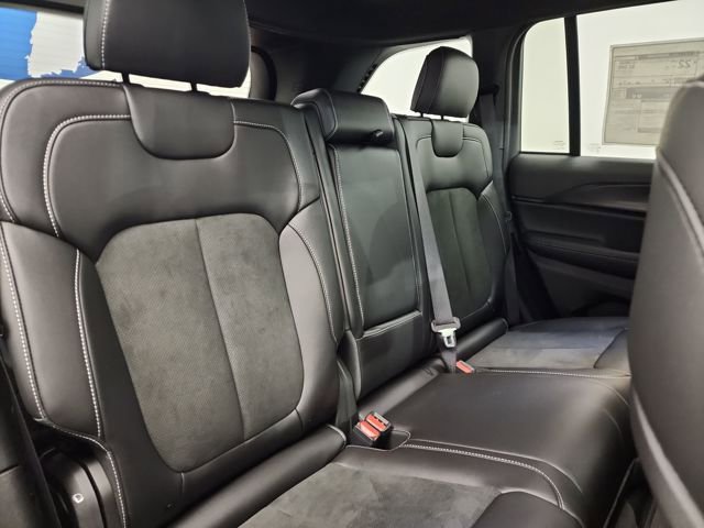 New 2025 Jeep Grand Cherokee Altitude image 34