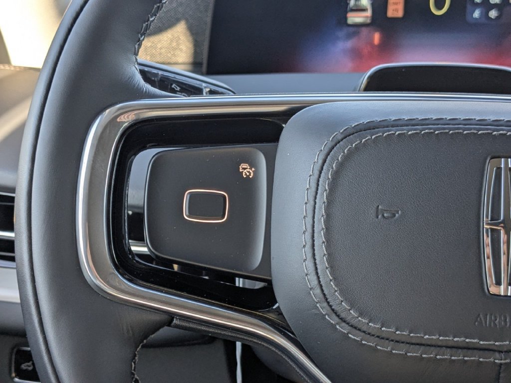 New 2026 Lincoln Navigator Reserve AWD/4WD image 29