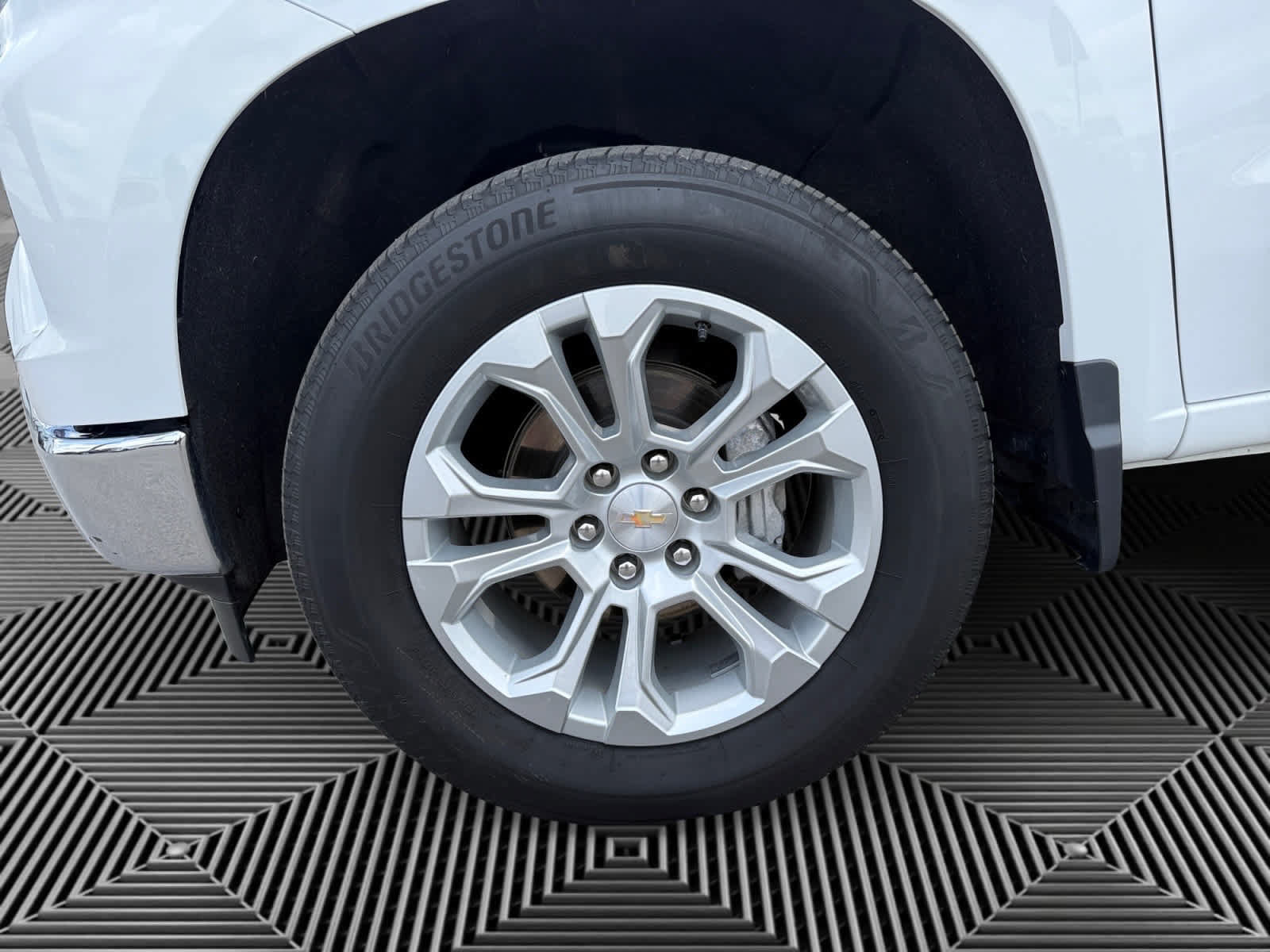 Used 2025 Chevrolet Silverado 1500 LTZ AWD/4WD image 9