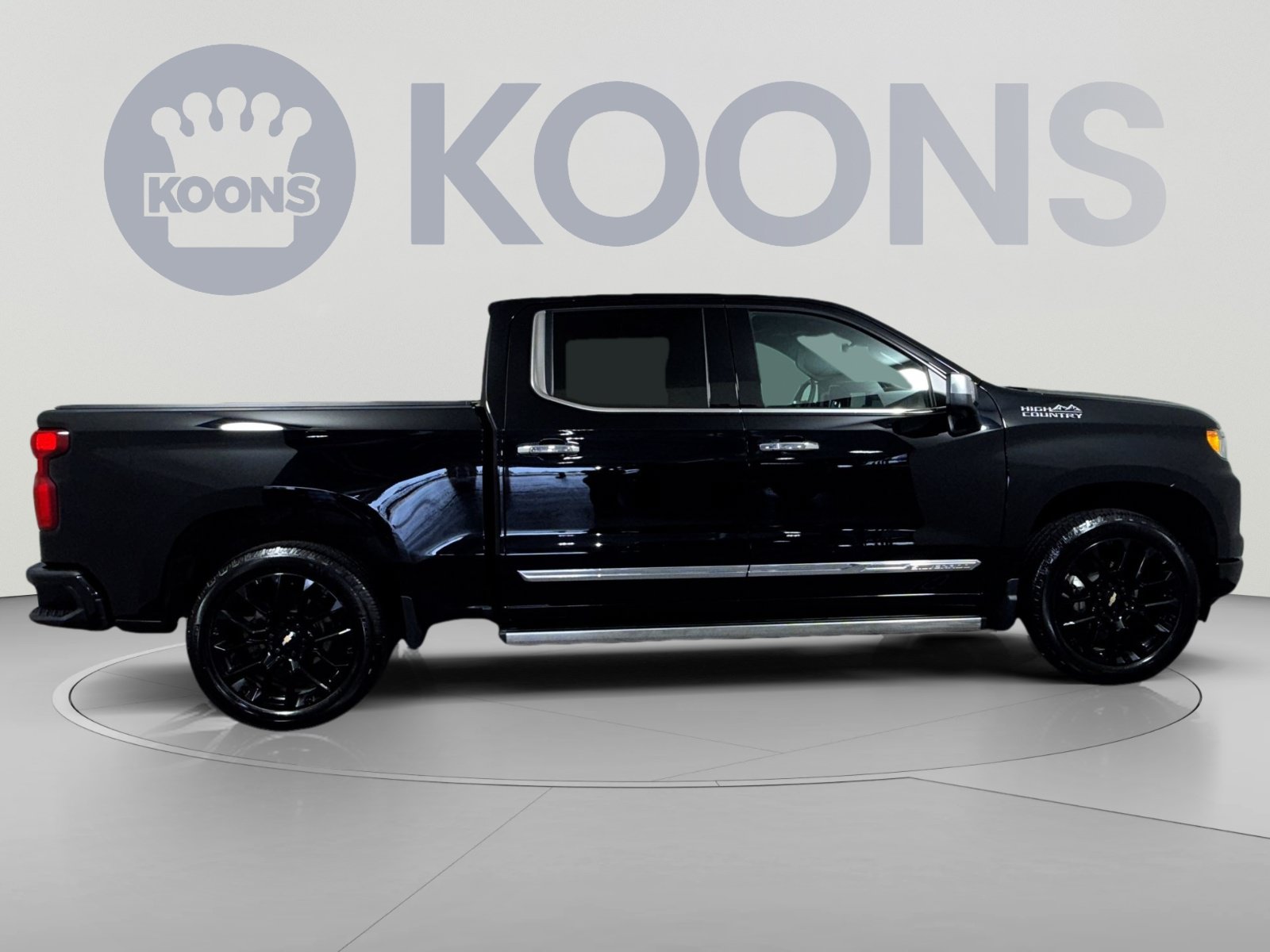 Used 2024 Chevrolet Silverado 1500 High Country w/ High Country Premium Package AWD/4WD image 8