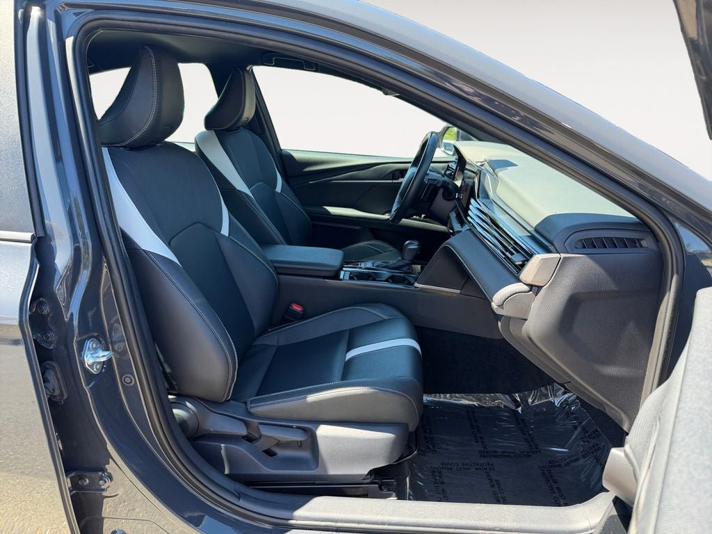 Used 2025 Toyota Camry SE FWD image 24