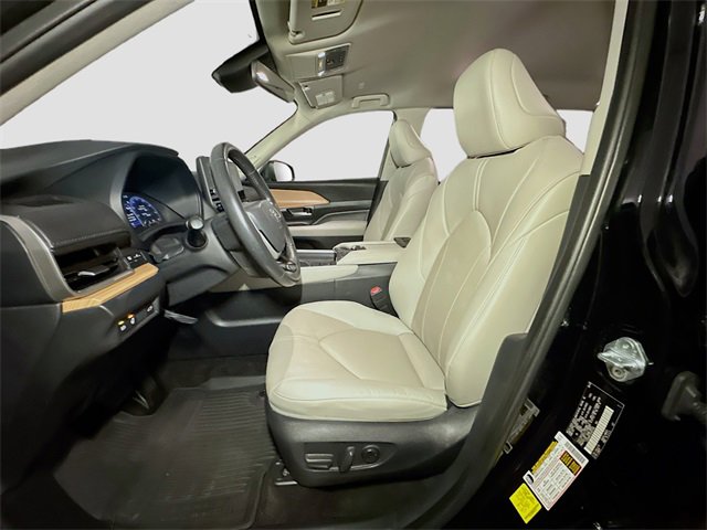 Used 2024 Toyota Grand Highlander Limited image 11
