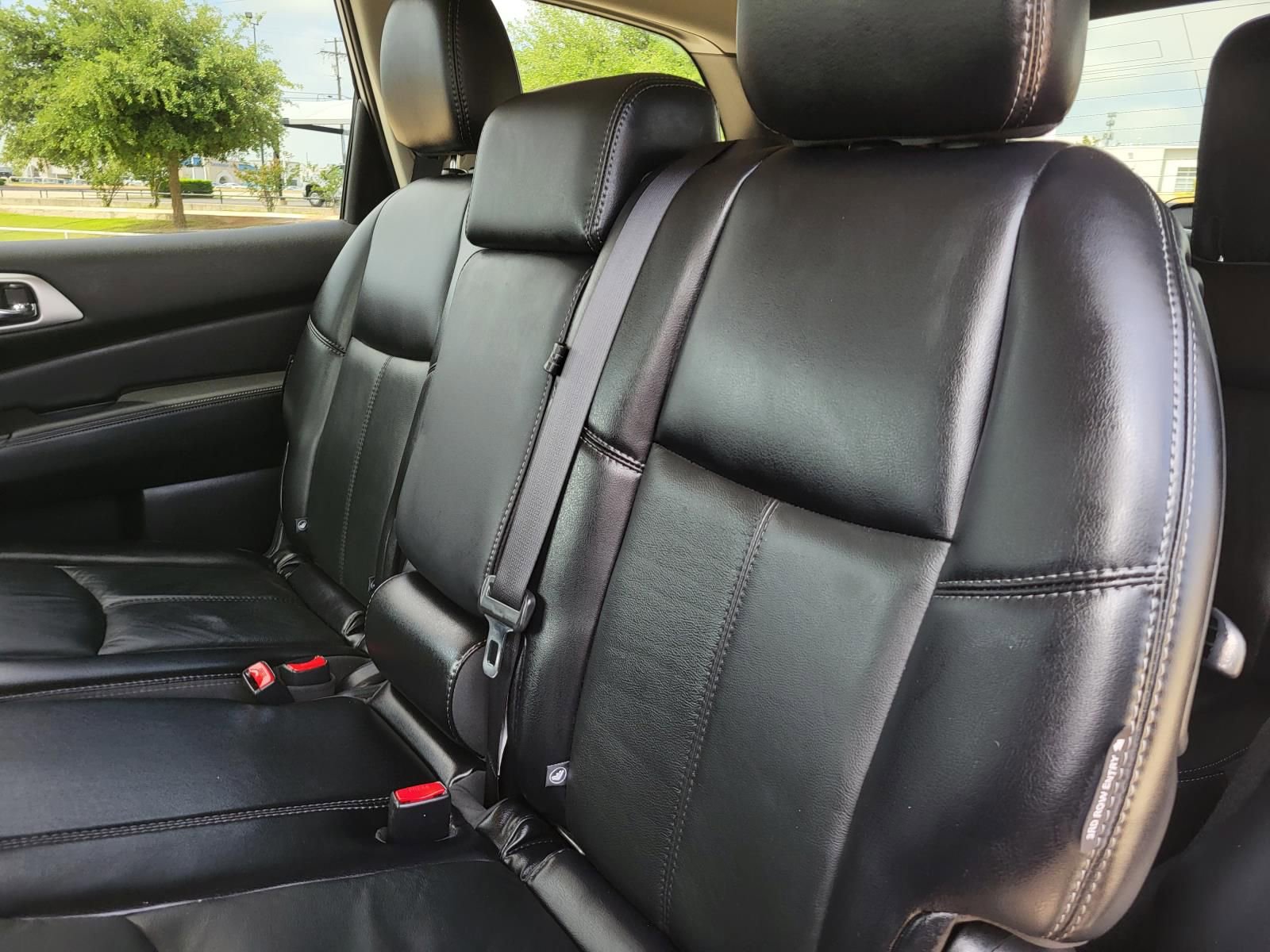 Used 2020 Nissan Pathfinder SL image 17