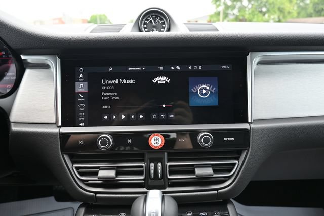 Used 2026 Porsche Macan AWD/4WD image 32