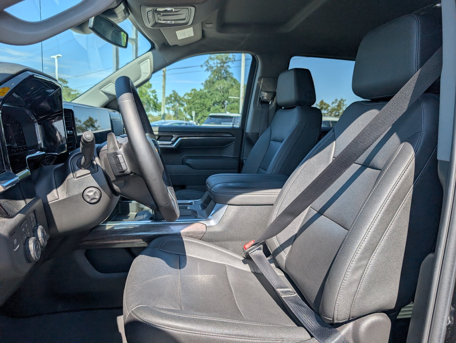 Used 2024 Chevrolet Silverado 1500 LTZ AWD/4WD image 14