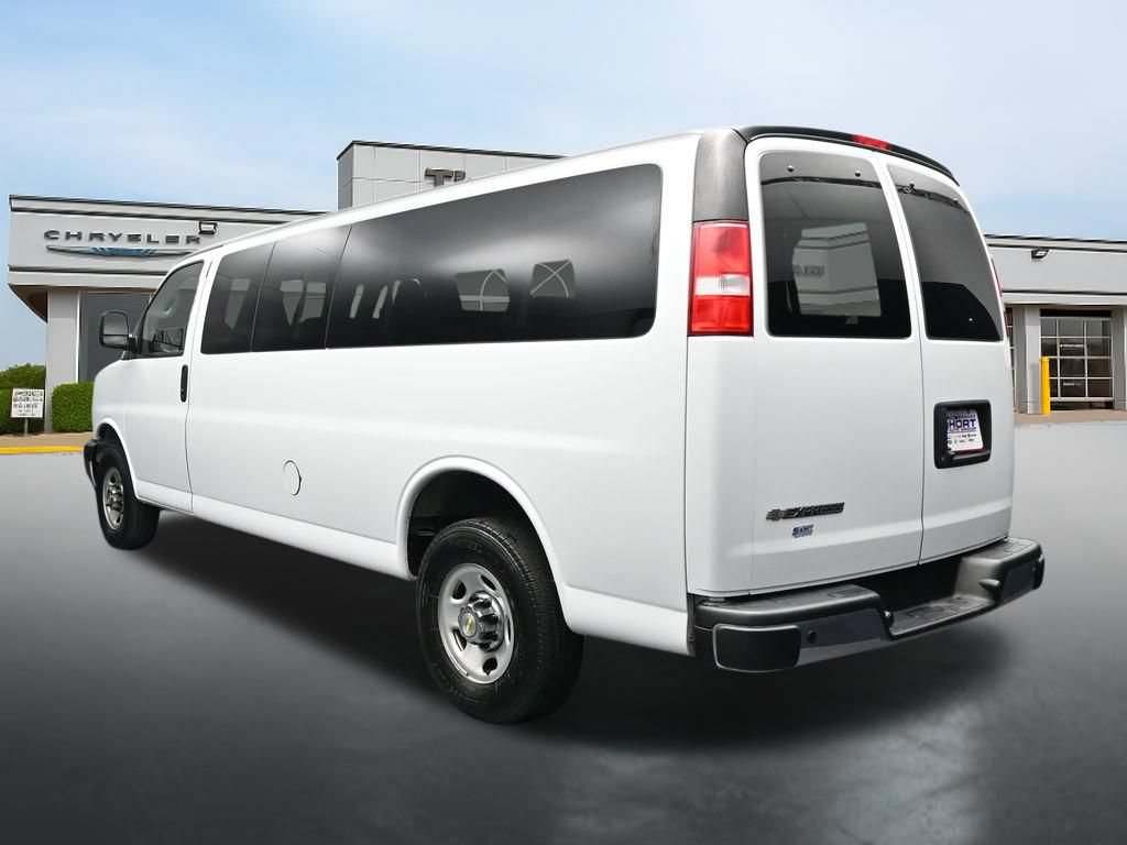 Used 2024 Chevrolet Express 3500 LT w/ LT Preferred Equipment Group RWD image 3