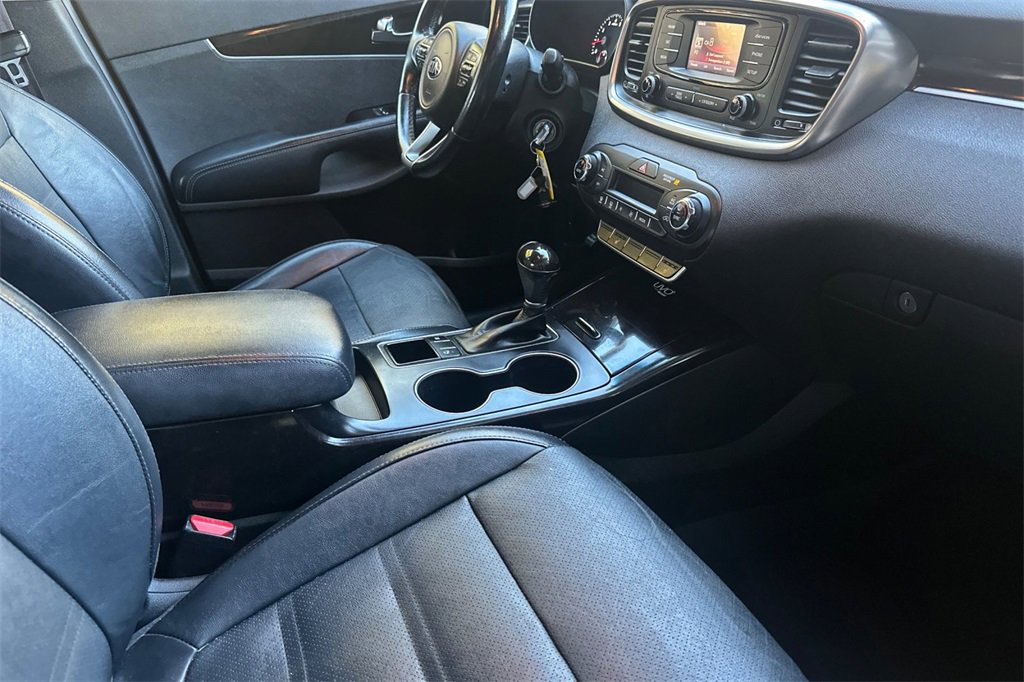 Used 2016 Kia Sorento EX image 19