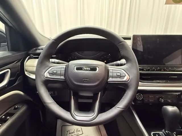 Used 2025 Jeep Compass Limited AWD/4WD image 13