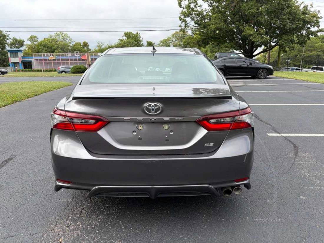 Used 2023 Toyota Camry SE image 5