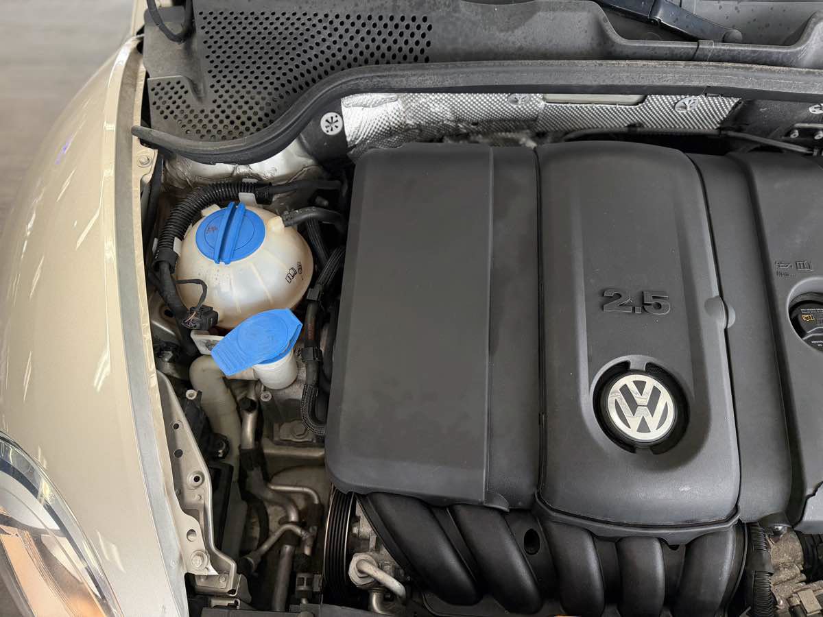 Used 2013 Volkswagen Beetle 2.5 FWD image 26