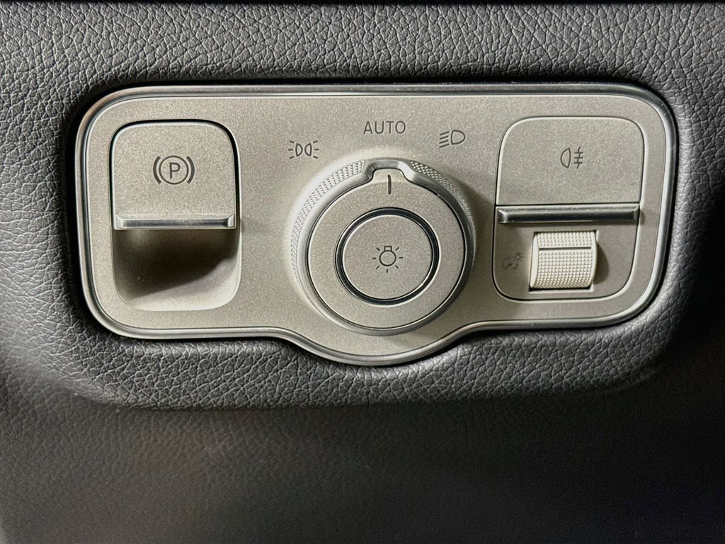 Used 2025 Mercedes-Benz GLE 350 4MATIC image 10