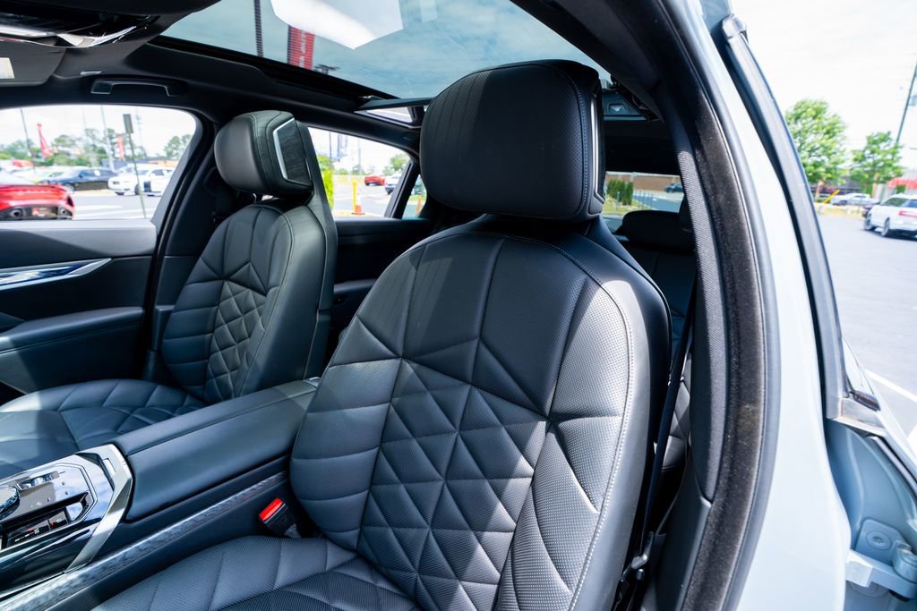 Used 2023 BMW 740i RWD image 31