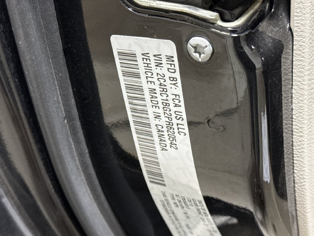 Used 2023 Chrysler Pacifica Touring-L FWD image 28