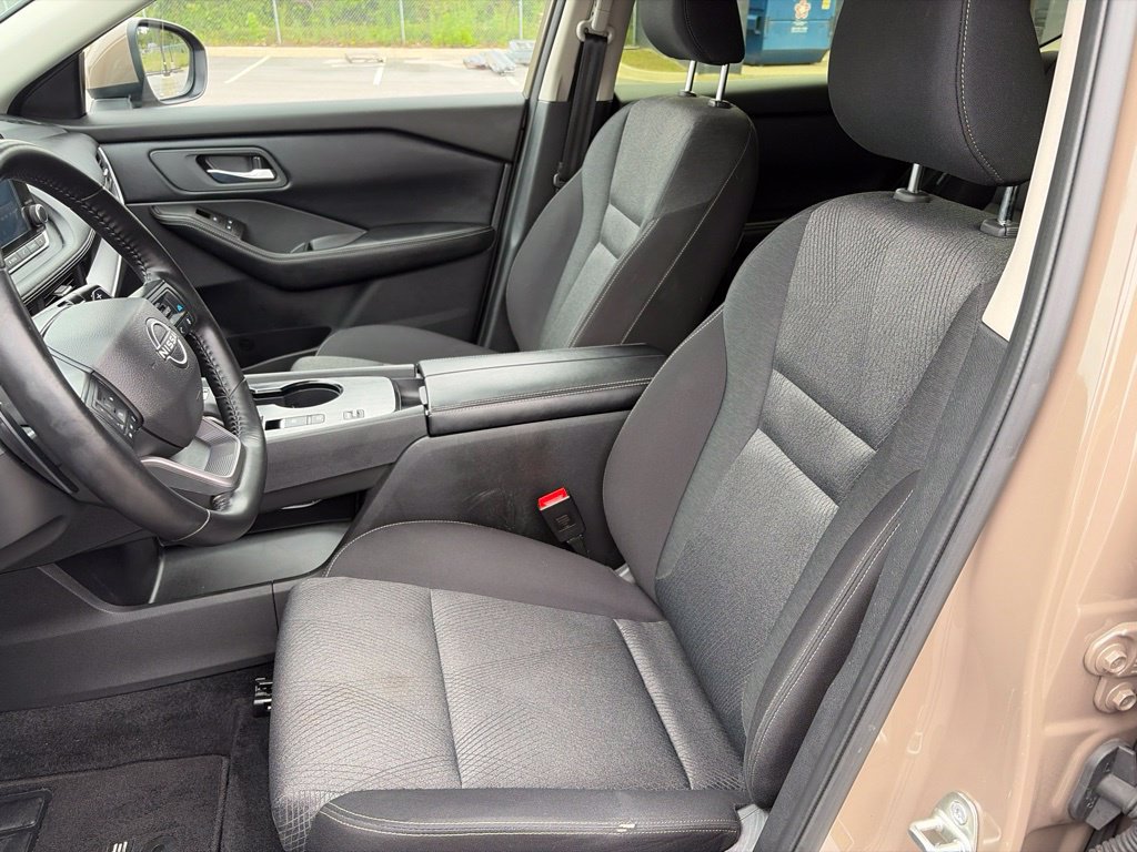 Certified 2025 Nissan Rogue SV FWD image 10