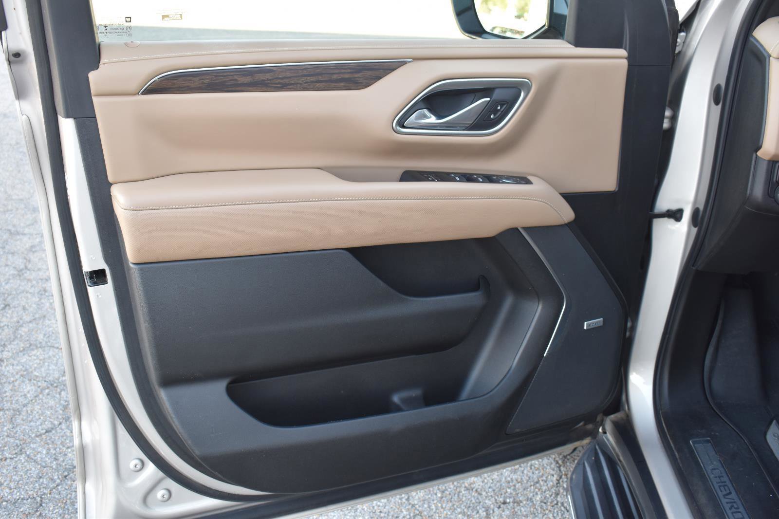 Used 2021 Chevrolet Tahoe Premier w/ Premium Package RWD image 24